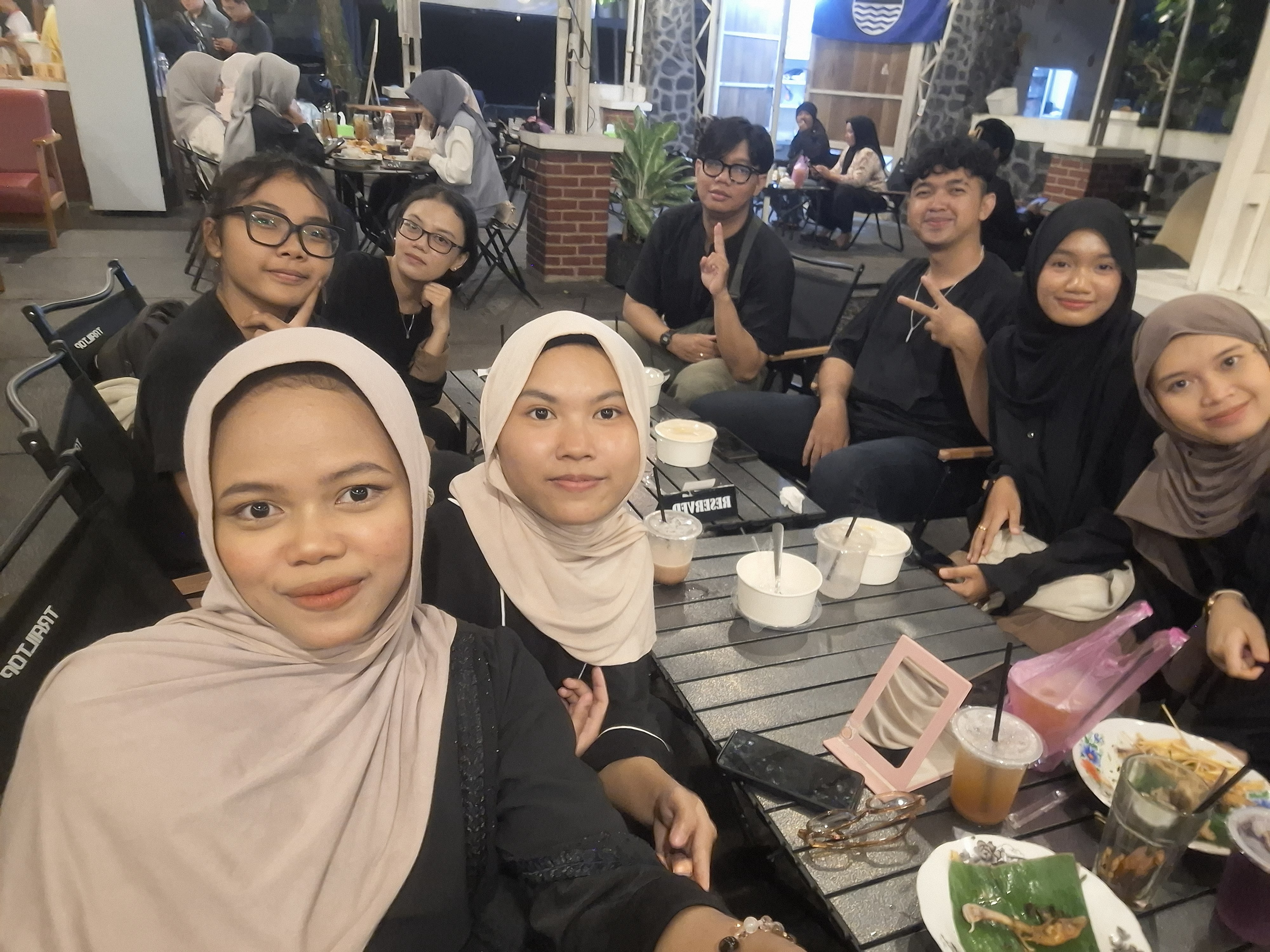 English cafe gathering with Cordis Lingua